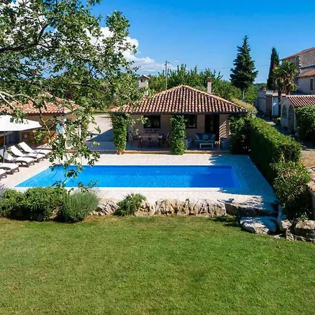 Holiday home Mainenti Visnjan