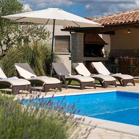 Holiday home Mainenti Visnjan