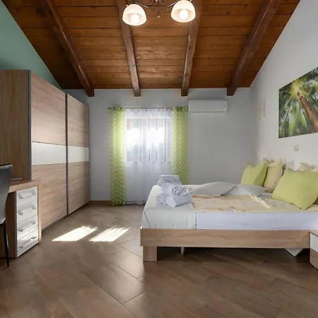 Holiday home Mainenti